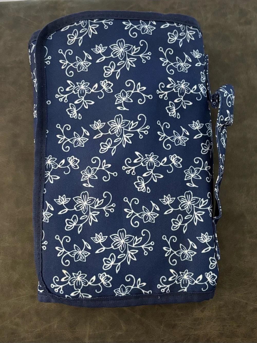 temp-tations Floral Lace 10-Piece Gadget Essentials Roll-Up Kit Navy/White